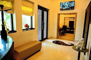 Hotel Cresent Near Assi Ghat