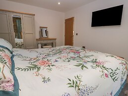 Redwood Lodge