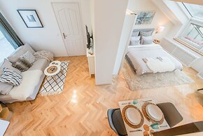 Venus Apartments - Deluxe Loft Skylit