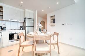 Classy Downtown 2BR w City View Balcony