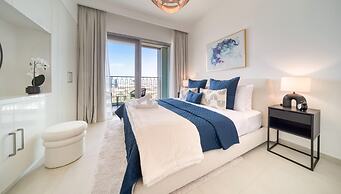 Classy Downtown 2BR w City View Balcony