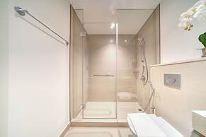 Classy Downtown 2BR w City View Balcony