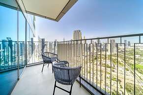 Classy Downtown 2BR w City View Balcony