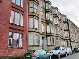 2 Bed Flat - Sleeps 4 - Parking - Wifi