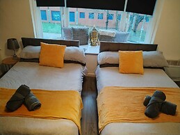 Immaculate 4-bed Apartment in Liverpool