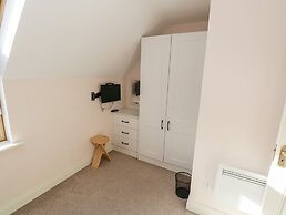 Sea Breeze Holiday Home