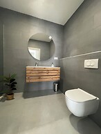 Exclusive Seafront Suites with hot tub