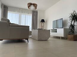 Exclusive Seafront Suites with hot tub