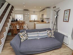 22 Longstone Park