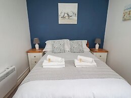 22 Longstone Park