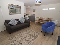 16 Coedrath Park
