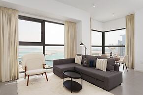 Modern Panoramic Sea View Apt on Al Reem Island