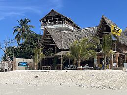 Aluna Beach Apartments