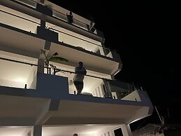 Aluna Beach Apartments