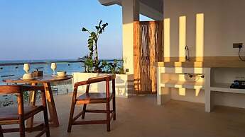 Aluna Beach Apartments