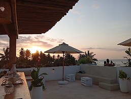 Aluna Beach Apartments