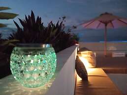 Aluna Beach Apartments