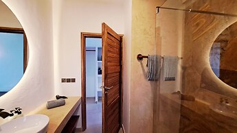 Aluna Beach Apartments