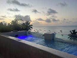 Aluna Beach Apartments