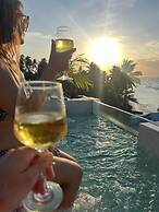 Aluna Beach Apartments