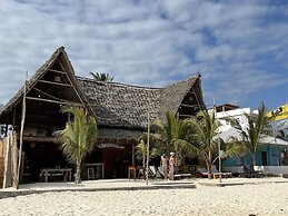 Aluna Beach Apartments