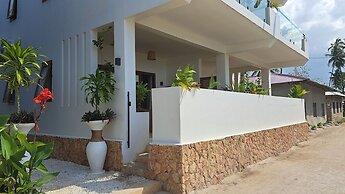 Aluna Beach Apartments