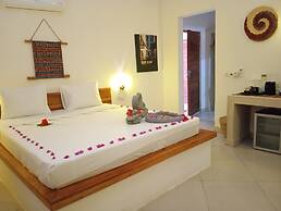 Aluna Beach Apartments