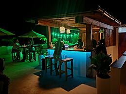 Aluna Beach Apartments