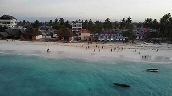 Aluna Beach Apartments