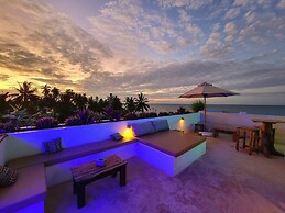 Aluna Beach Apartments