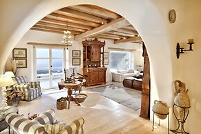 Immaculate 5-bed Villa in Klouvas - Villa Alkmini