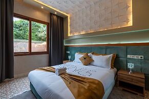 Yanis Guest House