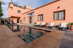 Yanis Guest House