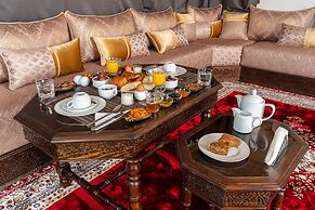 Yanis Guest House