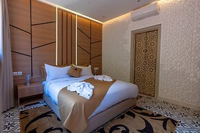 Yanis Guest House