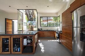 Casa con amplia terraza y jacuzzi
