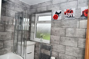 stylish 6 bed home