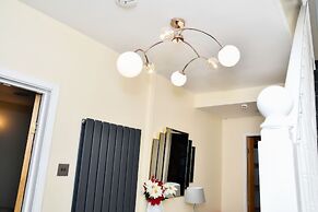 stylish 6 bed home