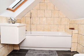 stylish 6 bed home