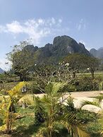 Vang Vieng Romantic Mountain View Resort