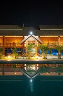 Vang Vieng Romantic Mountain View Resort