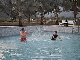 Vang Vieng Romantic Mountain View Resort