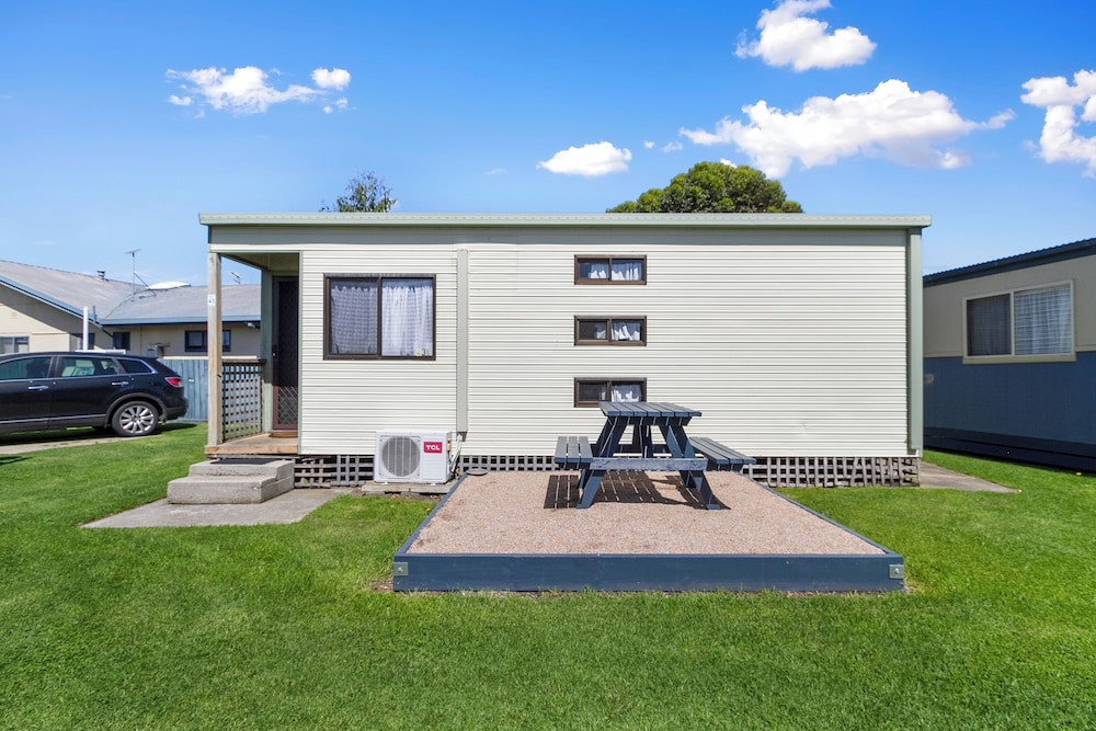 Waters Edge Holiday Park