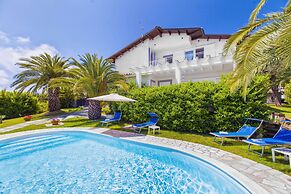 YourHome - Villa Claudette