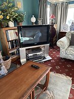 Lowri Cottage Hotel