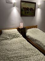 Lowri Cottage Hotel
