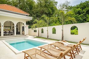 Tropical 3BR Villa in Canggu