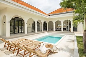 Tropical 3BR Villa in Canggu