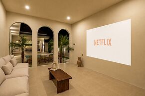 Tropical 3BR Villa in Canggu