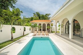 Tropical 3BR Villa in Canggu